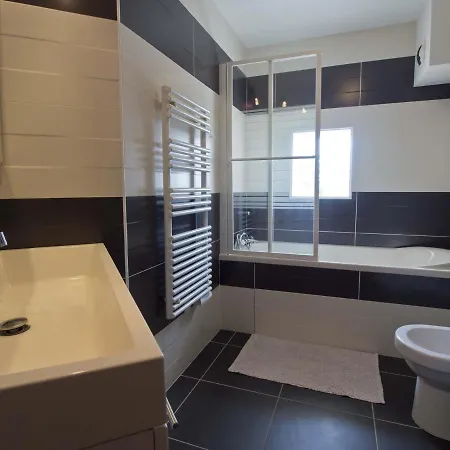 Appartement 3 Chambres Proche De La Mer Avec Garage - Fr-1-92-590 Les Sables-d'Olonne