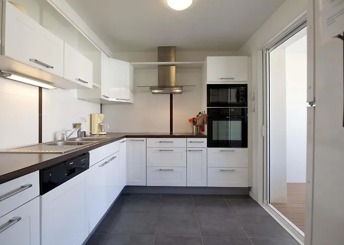 דירה 3 Proche De La Avec Garage - Fr-1-92-590 *